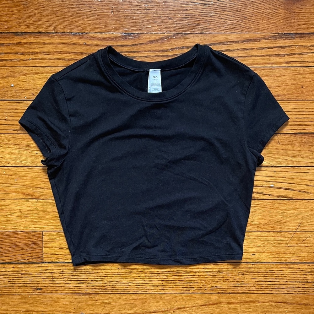 Alosoft Crop Finesse Short Sleeve, Size S in Black